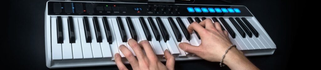 7 Best MIDI Keyboard Controllers for Logic Pro X Software – Reviews and Buying Guide